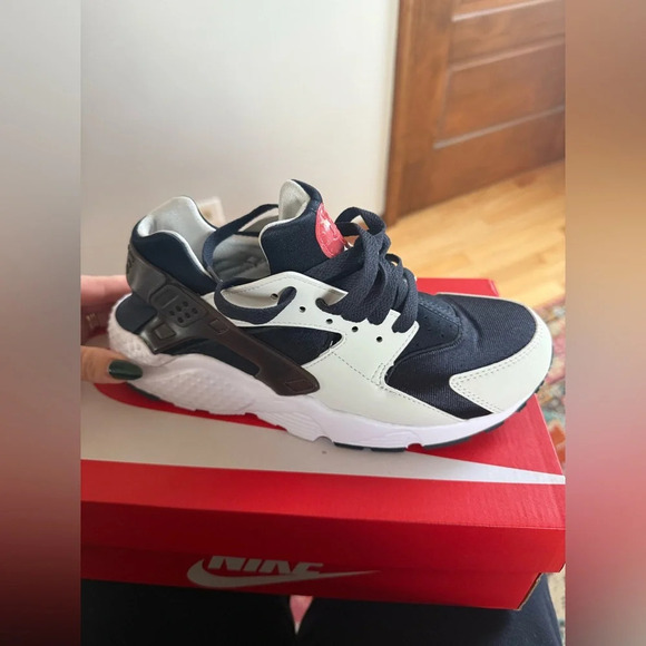 NWT Nike Air Huarache GS 'Photon Dust Dark Obsidian - Picture 5 of 8